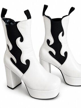 Dolls Kill White Flame Platform Chelsea Boots Women's Size 8 Gothic Chunky Heels
